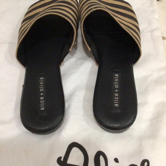 Alice + Olivia striped slides sandals - Picture 5 of 8
